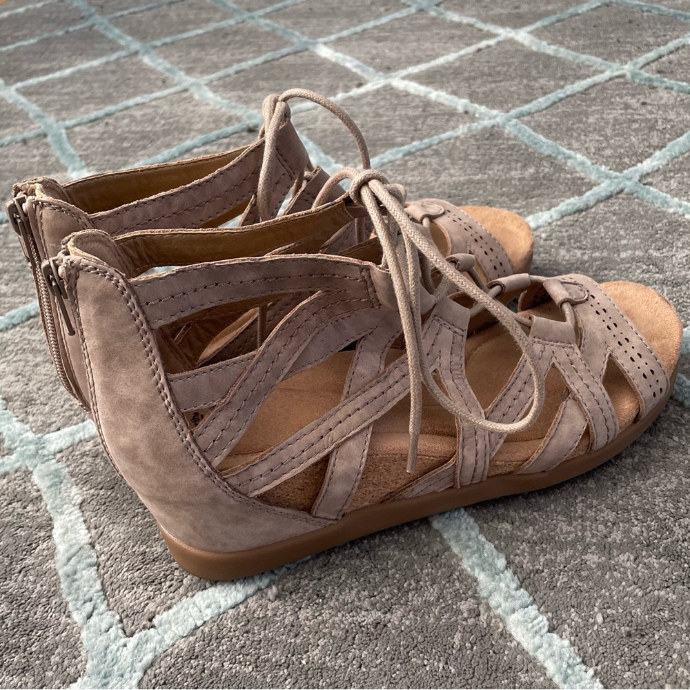 Earth Origins Hidden Wedge Gladiator Sandals for Women - Picture 5 of 7